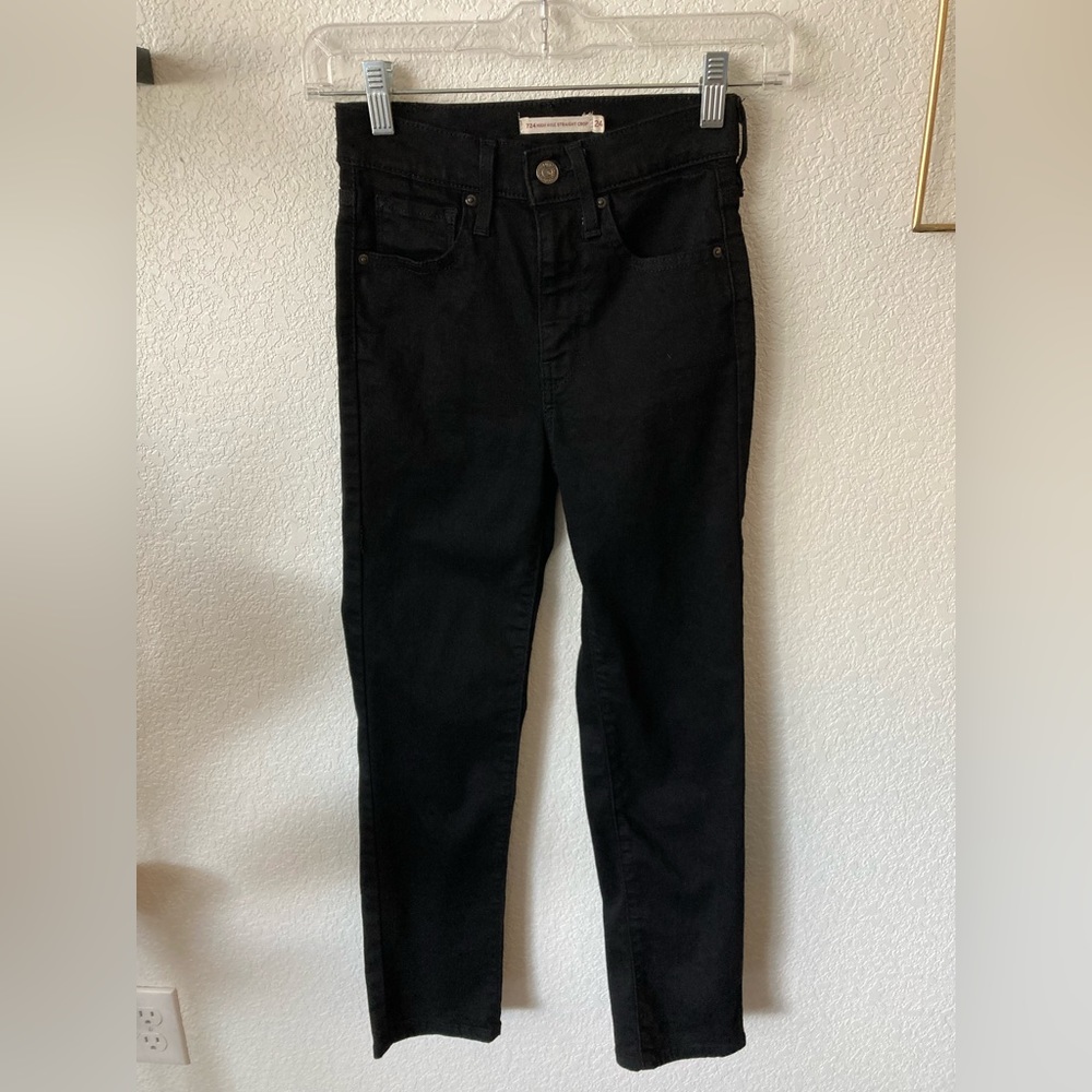Levis High Rise Straight Crop